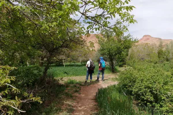 Hiking trail through the Valley of Roses
